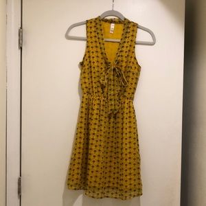 Yellow sun dress. Knee length. Like new! Size: XS